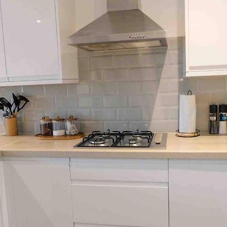 Garden Of Eden 1 Bedroom Flat In Fishponds ブリストル エクステリア 写真
