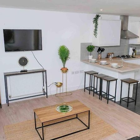 Garden Of Eden 1 Bedroom Flat In Fishponds ブリストル エクステリア 写真