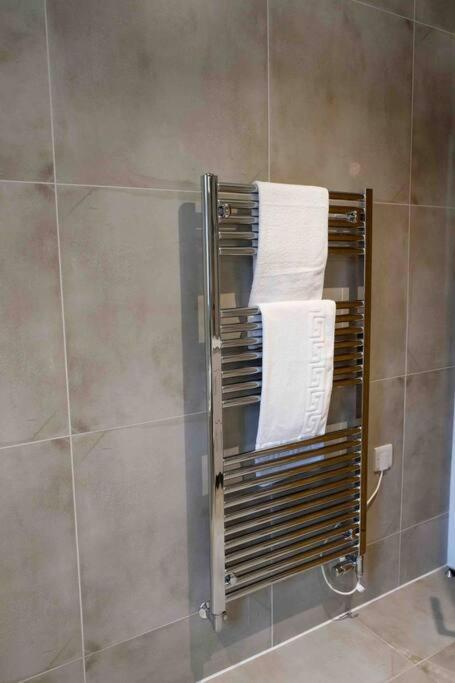 Garden Of Eden 1 Bedroom Flat In Fishponds ブリストル エクステリア 写真