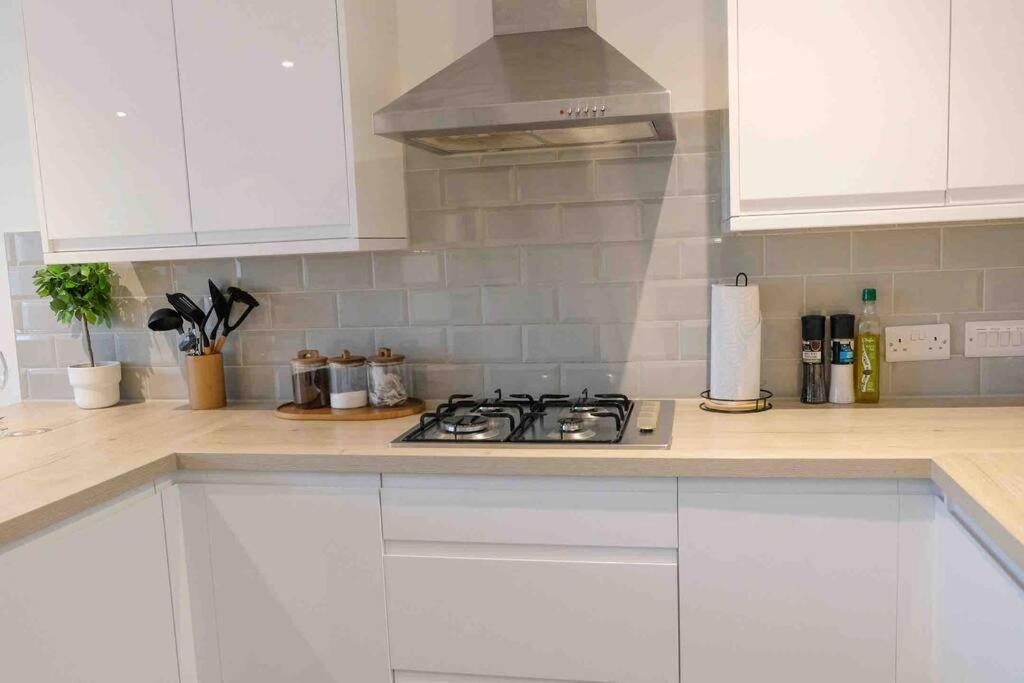 Garden Of Eden 1 Bedroom Flat In Fishponds ブリストル エクステリア 写真