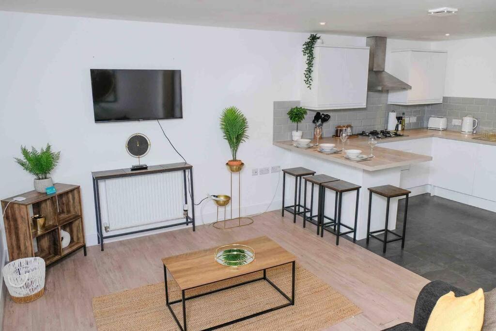 Garden Of Eden 1 Bedroom Flat In Fishponds ブリストル エクステリア 写真