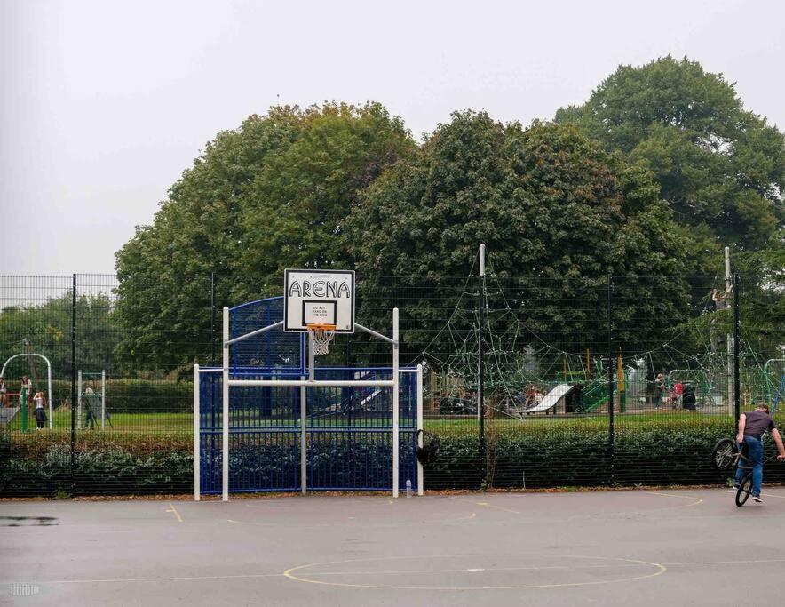 Garden Of Eden 1 Bedroom Flat In Fishponds ブリストル エクステリア 写真