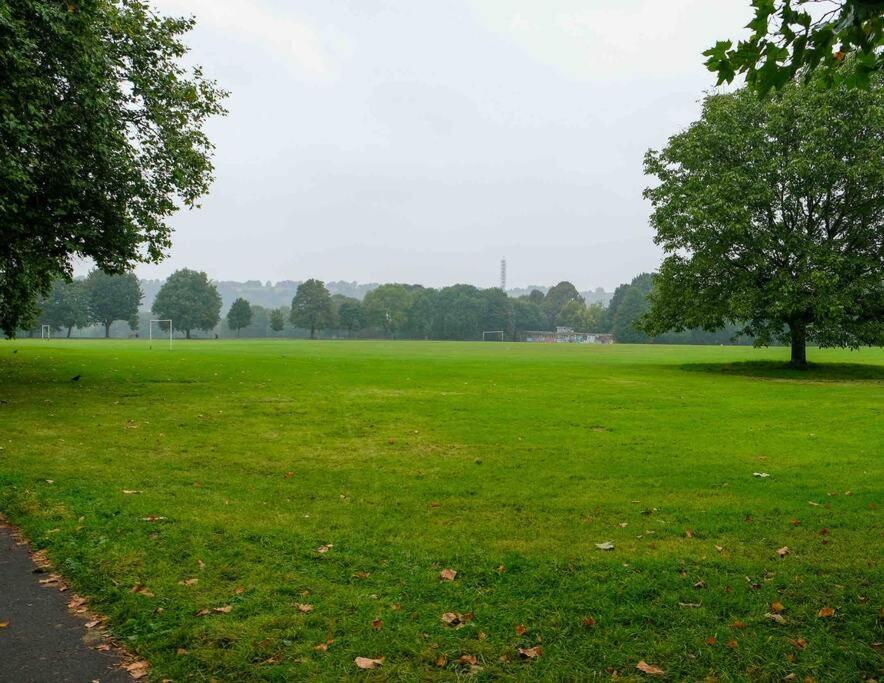 Garden Of Eden 1 Bedroom Flat In Fishponds ブリストル エクステリア 写真