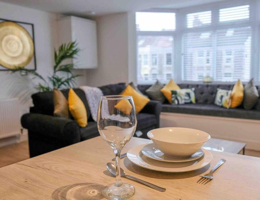 Garden Of Eden 1 Bedroom Flat In Fishponds ブリストル エクステリア 写真