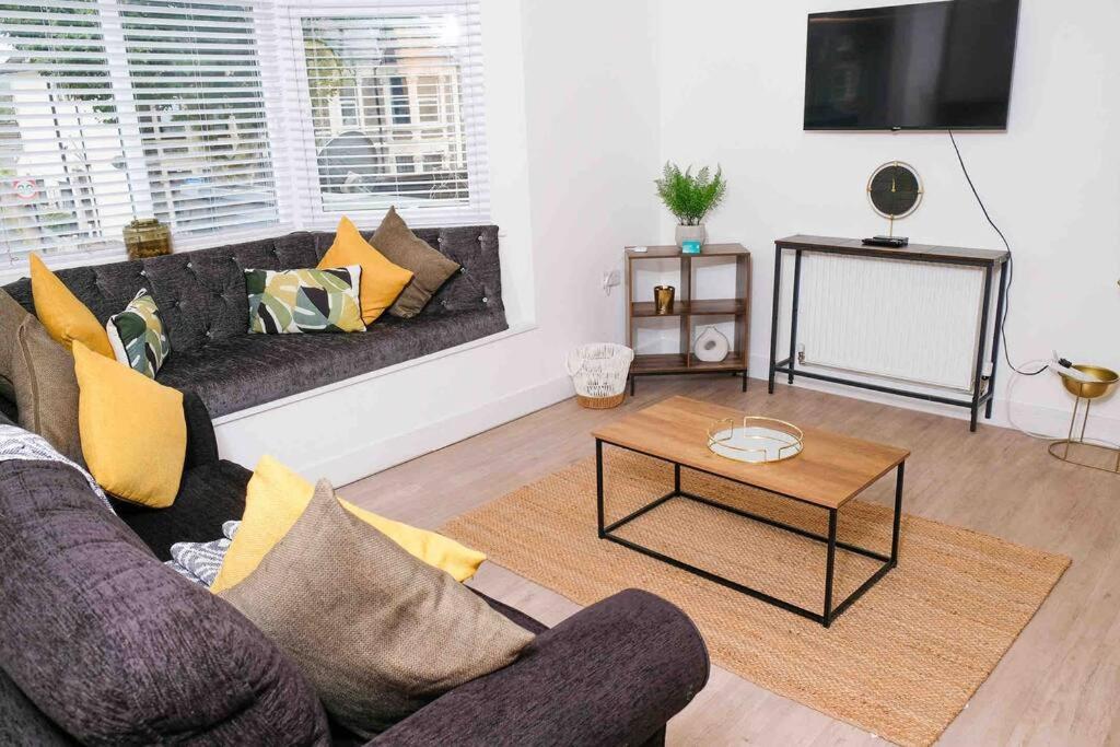 Garden Of Eden 1 Bedroom Flat In Fishponds ブリストル エクステリア 写真
